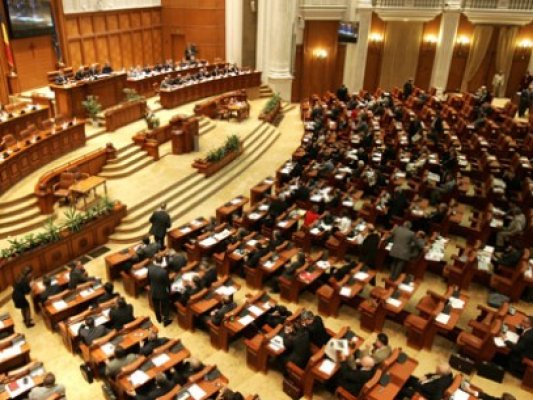 Guvernul a abrogat mai multe prevederi din Legea educaţiei privind regimul incompatibilităţii